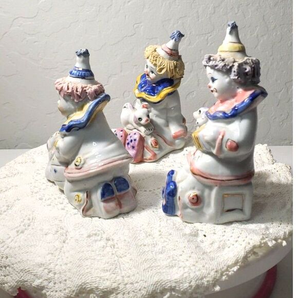 Clown Figurines  Hand Painted Traditional Clown Attire ( 3 in the Set) ~Vintage~ - Picture 2 of 9
